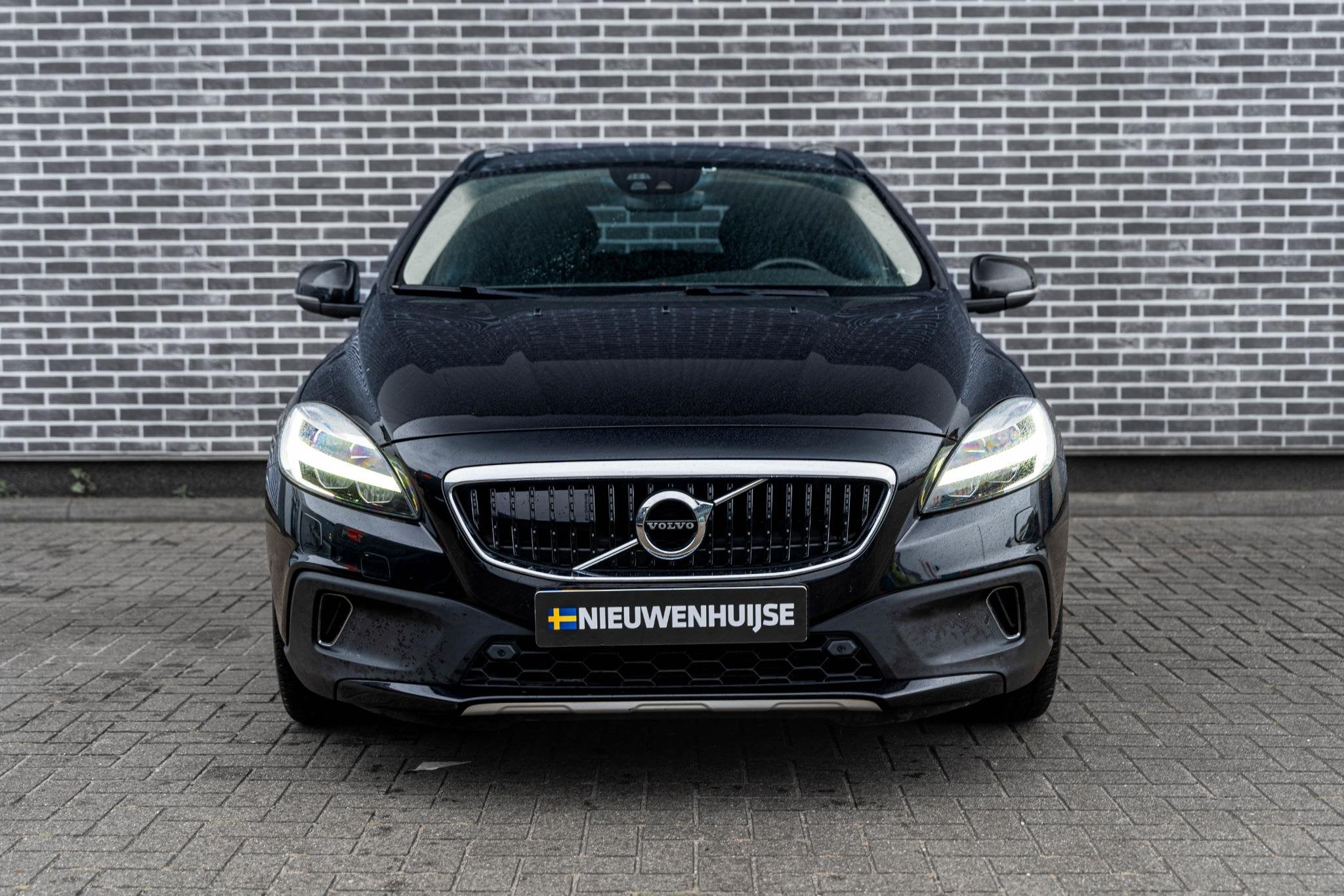 Volvo V40 Cross Country 1.5 T3 Polar+ Luxury | Trekhaak | Le, Auto's, 12 maanden, 4 cilinders, Zwart, Leder
