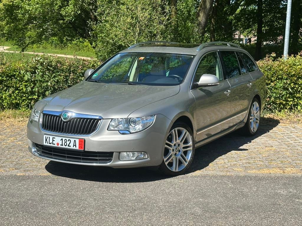 Skoda Superb 2.0 TSI, AUTOMAT, PANO, LEER, 18 LMV, Auto's, Automaat, Beige, Adaptieve lichten, Stationwagon