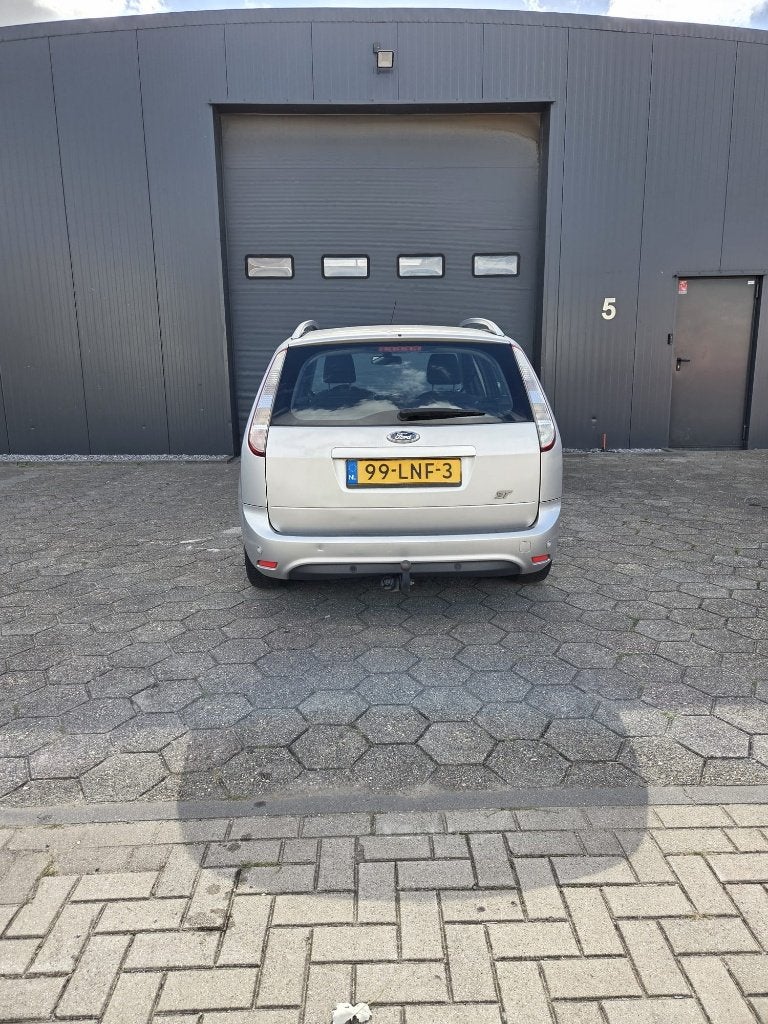 Foto 4 van Ford Focus 1.8 92KW Wagon 2010 Grijs