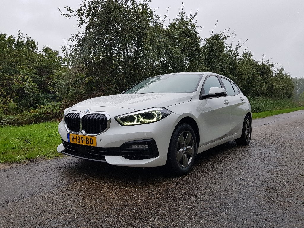 BMW 1-Serie 116i Business Edition - 2022 - BMW Onderhouden, Auto's, Dealer onderhouden, Stof, Wit, Origineel Nederlands