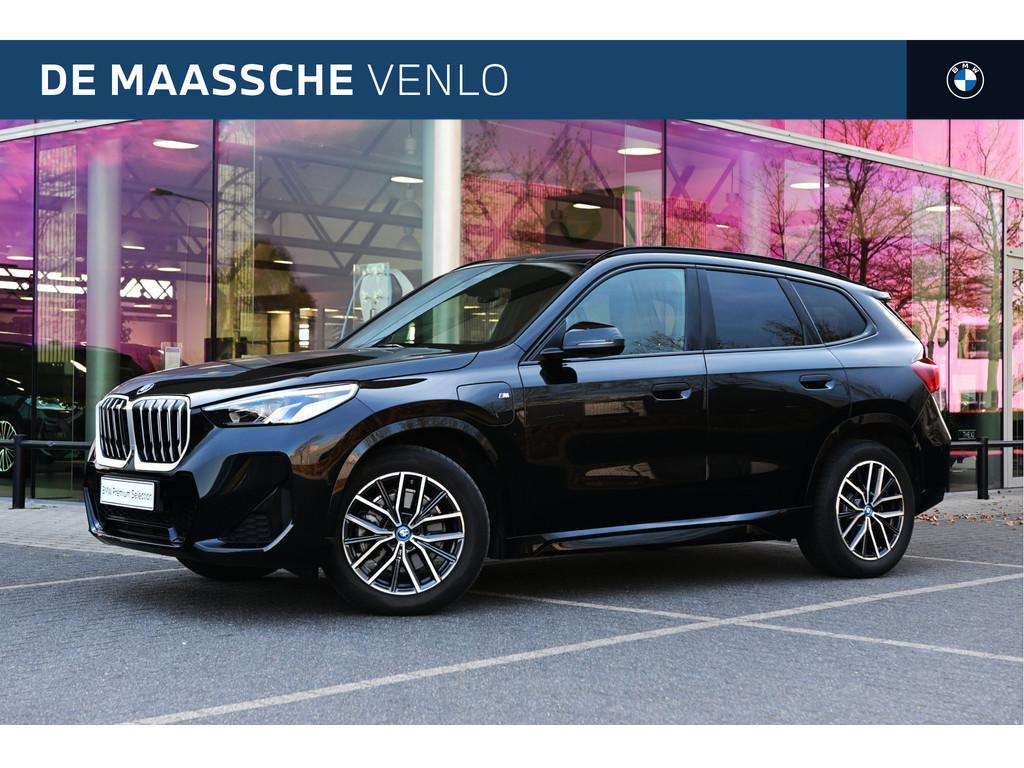 BMW X1 xDrive25e M Sport Automaat / Trekhaak / Sportstoelen, Auto's, BMW, Gebruikt, Zwart, Bedrijf, Hybride Elektrisch/Benzine