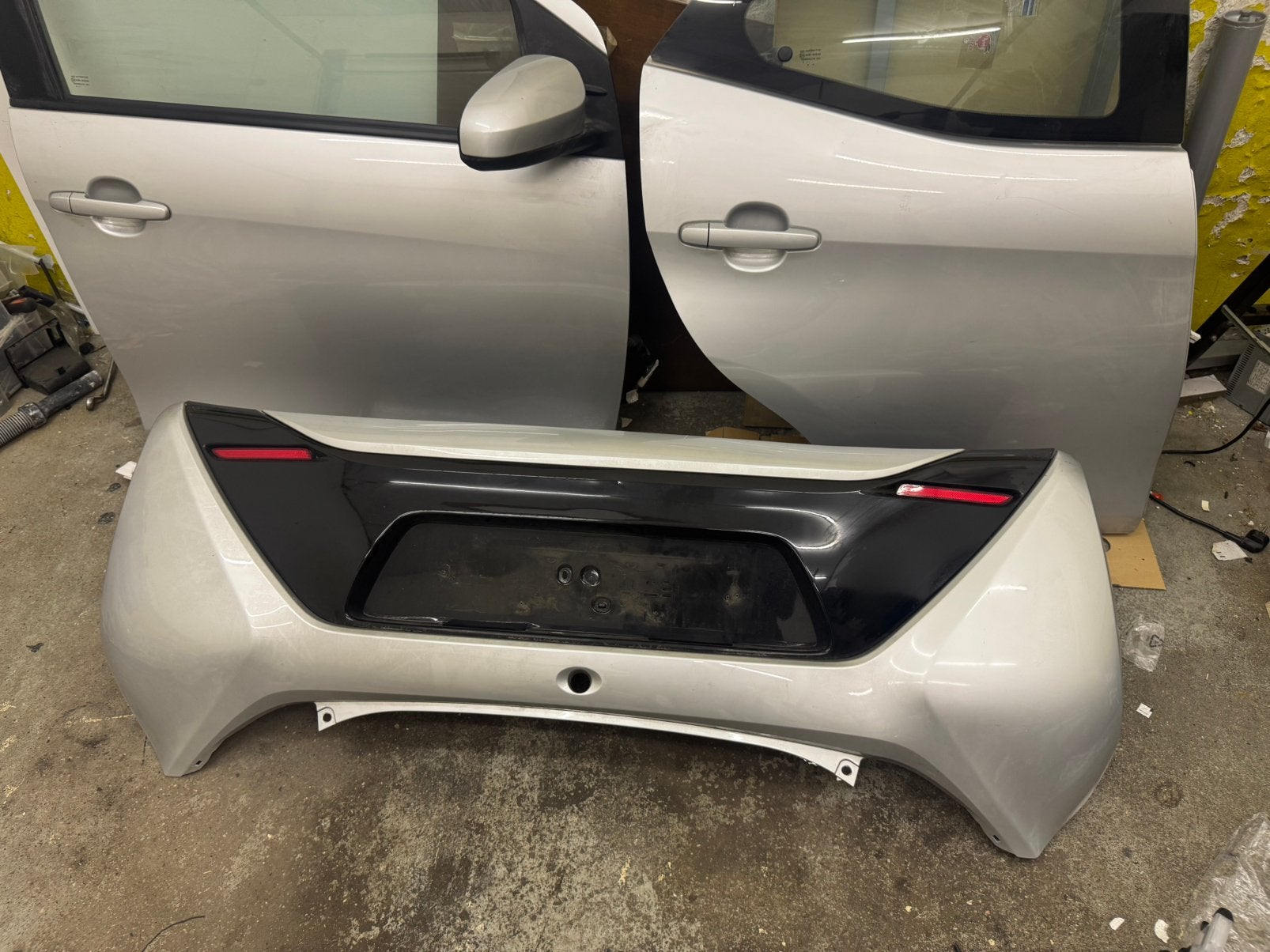 Toyota aygo achterbumper na 2014, Auto-onderdelen, Carrosserie en Plaatwerk, Ophalen, Voor, Toyota, Bumper