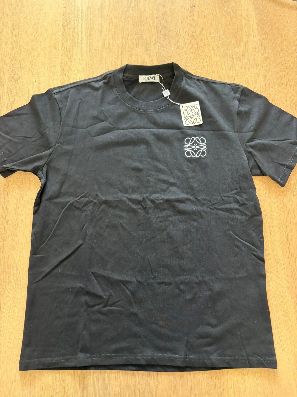 Loewe Anagram T-shirt Zwart M | Nieuw met Tags, Ophalen of Verzenden, Zo goed als nieuw, Zwart