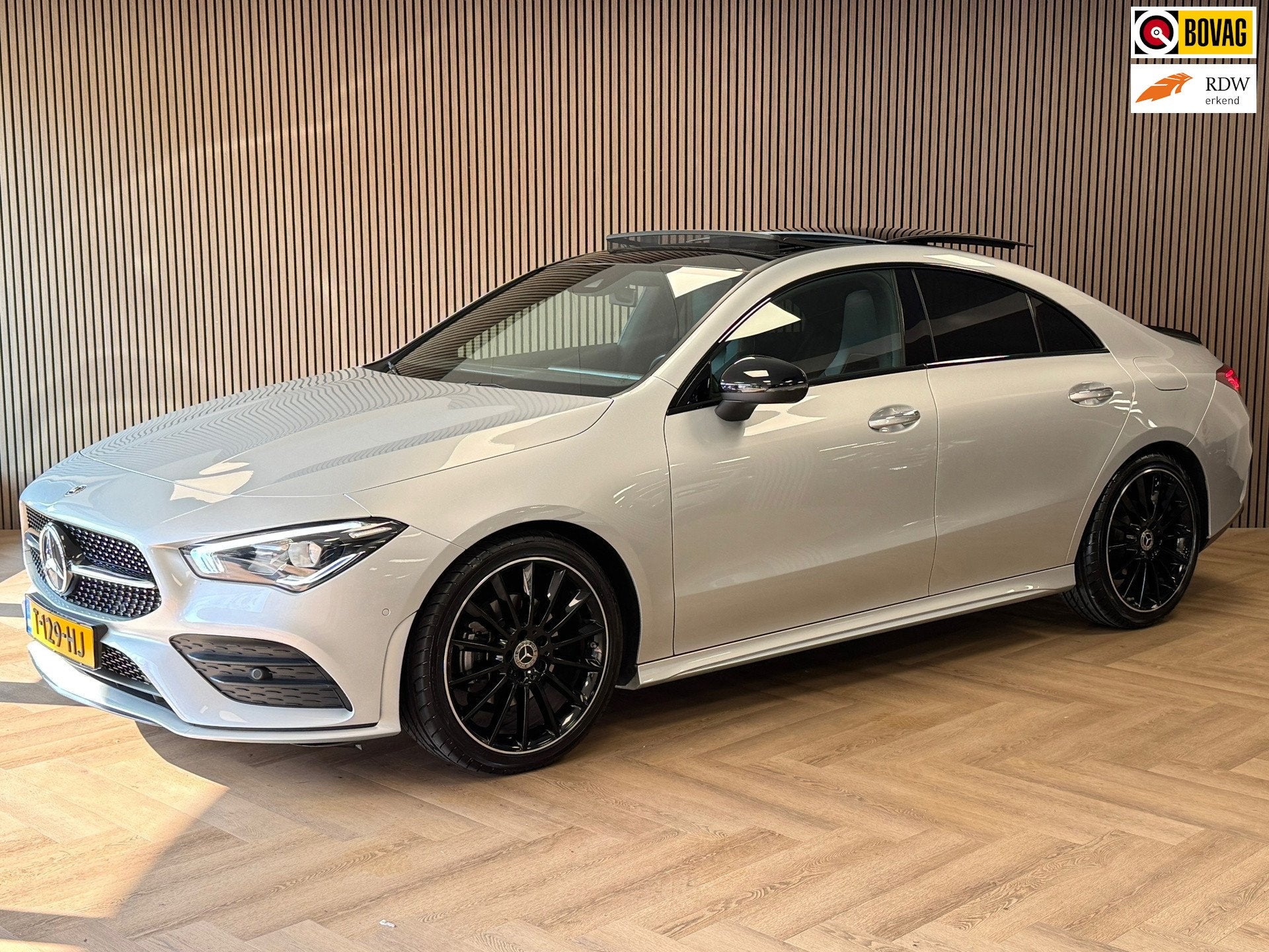 Mercedes-Benz CLA-klasse 180 Premium Plus AUT. PANORAMADAK S, Auto's, CLA, Gebruikt, Euro 6, 4 cilinders
