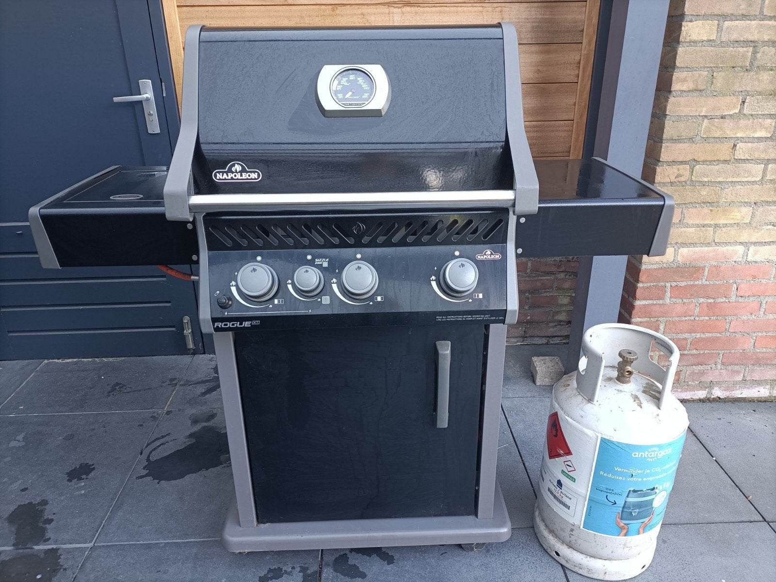 Napoleon Rogue XT 425 gasbarbecue met zijbrander en 1 tank, Tuin en Terras, Ophalen, Gebruikt, Napoleon