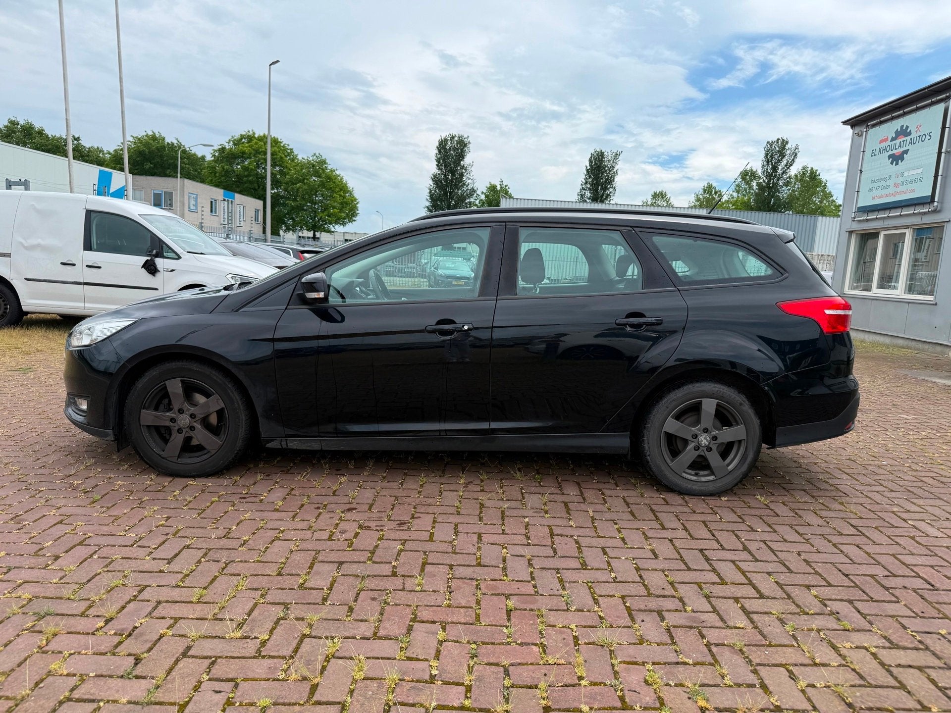 Ford Focus Wagon 1.5 TDCI Trend Lease Edition Export, Auto's, Stof, Zwart, Origineel Nederlands, Onderhoudsboekje