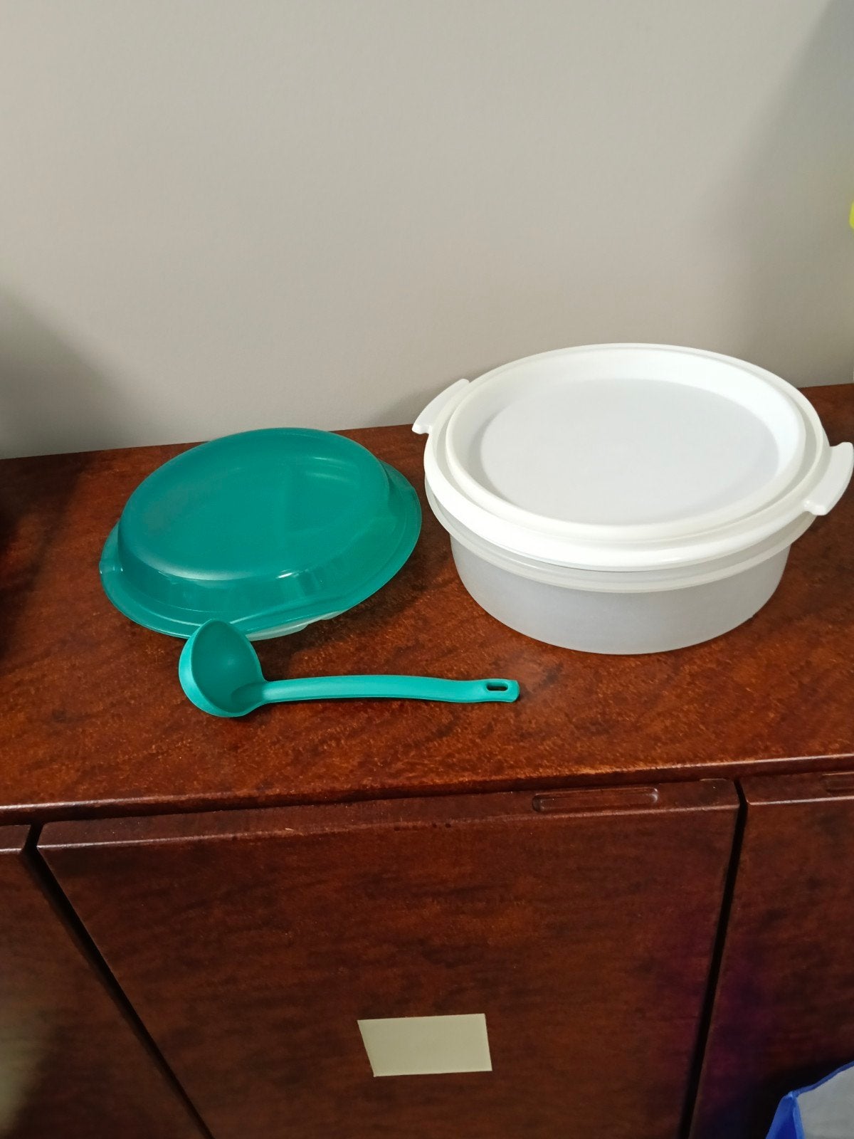 Tupperware set: magnetron bord, gebak bewaardoos, jus lepel, Ophalen of Verzenden, Gebruikt, Groen, Overige typen