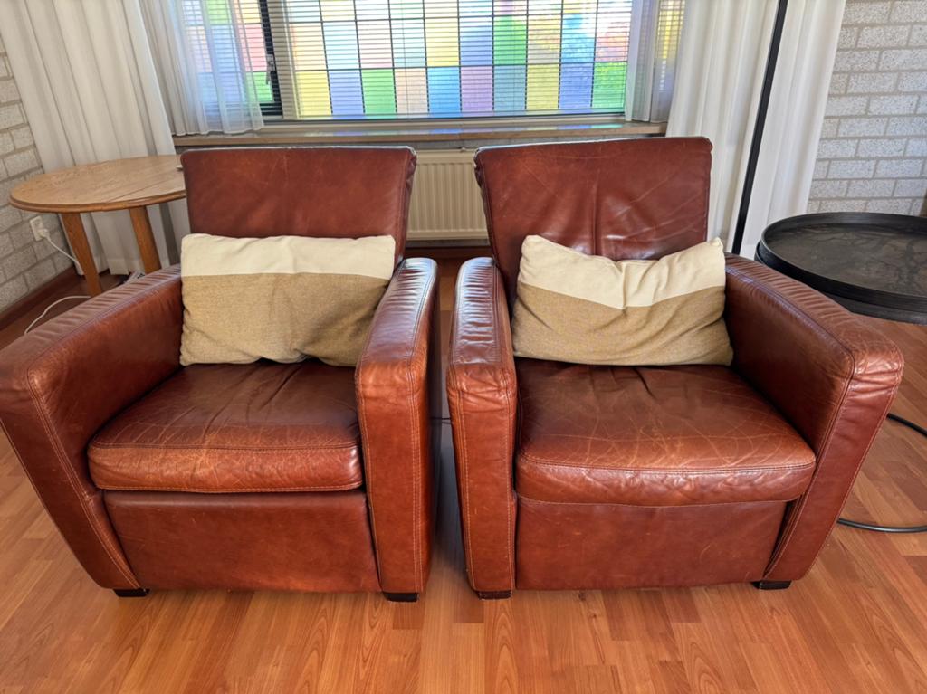 2 stuks —> leuke donkerrode fauteuils exclusief kussens, Ophalen, Gebruikt, 50 tot 75 cm, Leer