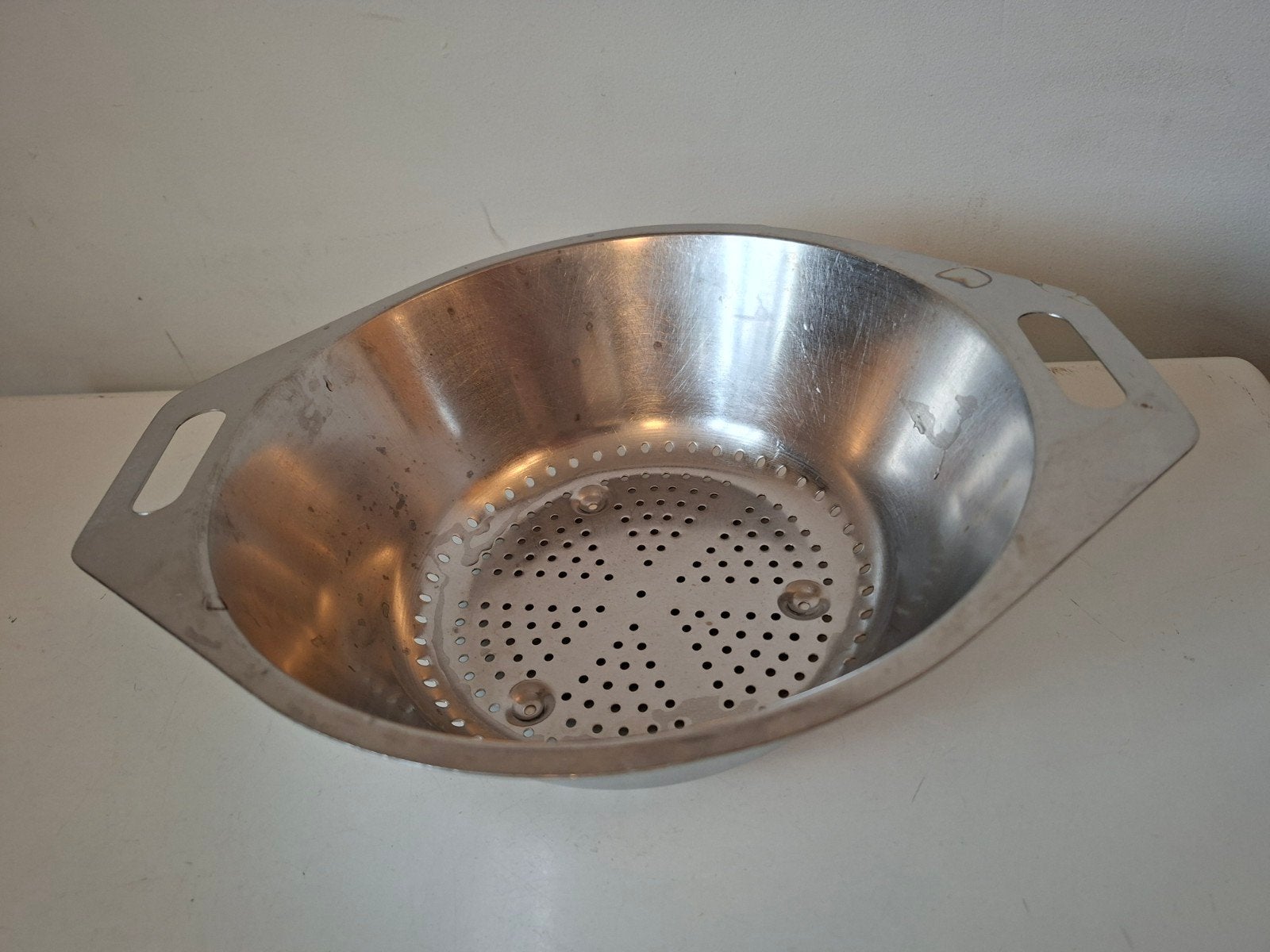 Metalen rvs vergiet met handvatten - 26 cm diameter, Zilver, Ophalen of Verzenden, Metaal, Overige typen