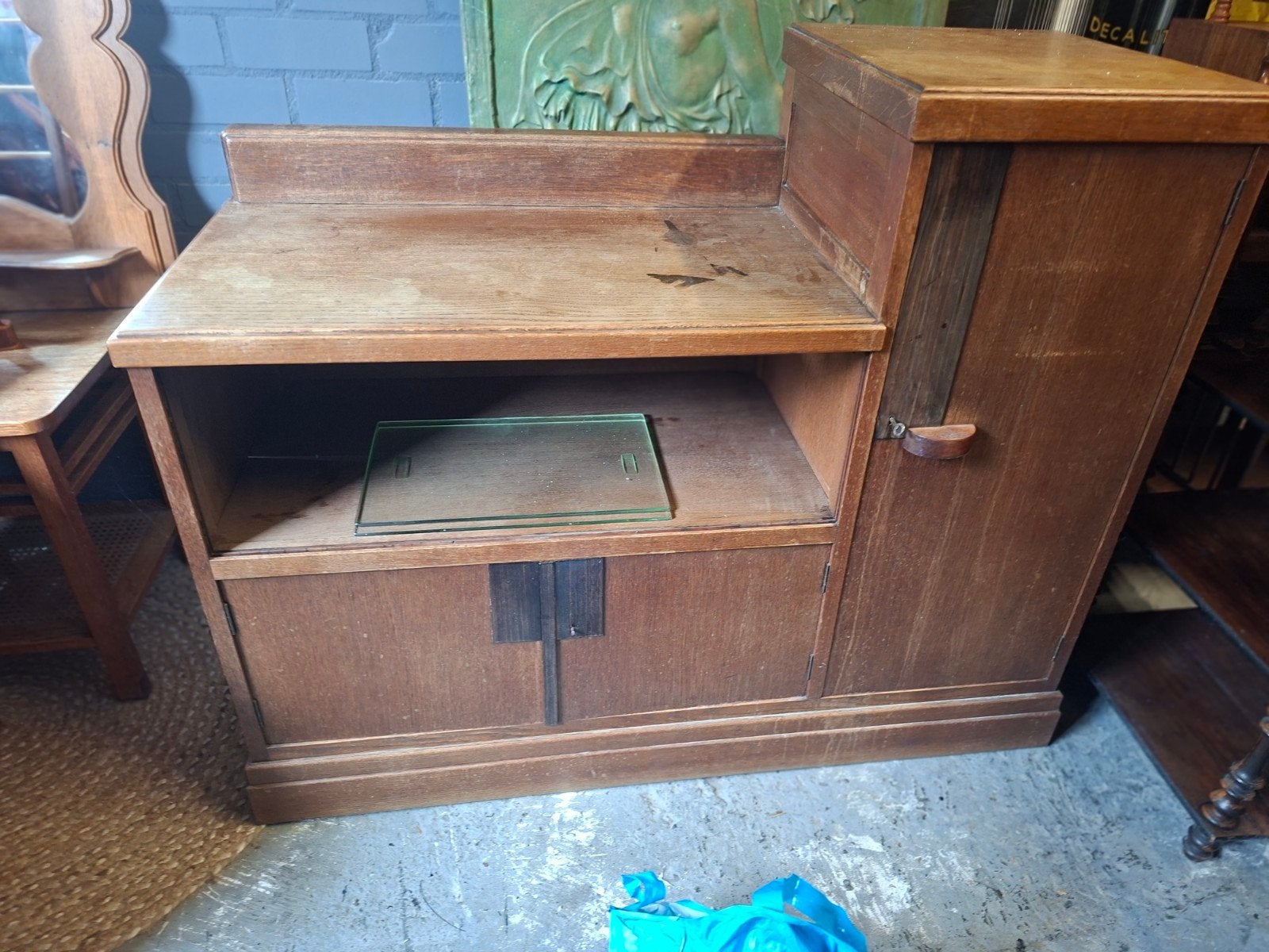 Amsterdamse school  houten kastje met opbergruimte, Antiek en Kunst, Antiek | Meubels | Kasten, Ophalen of Verzenden
