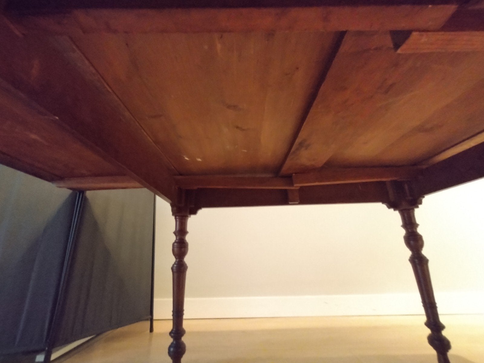 Foto 7 van Antieke 19e Eeuwse Uitschuifbare Eettafel