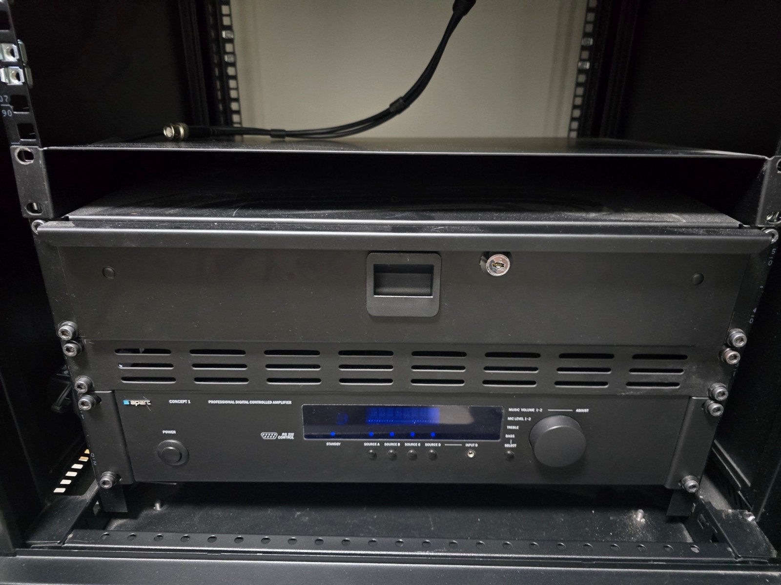 Apart Concept 1 Professionele Digitale Stereo Versterker, Overige merken, Gebruikt, Ophalen of Verzenden, 60 tot 120 watt