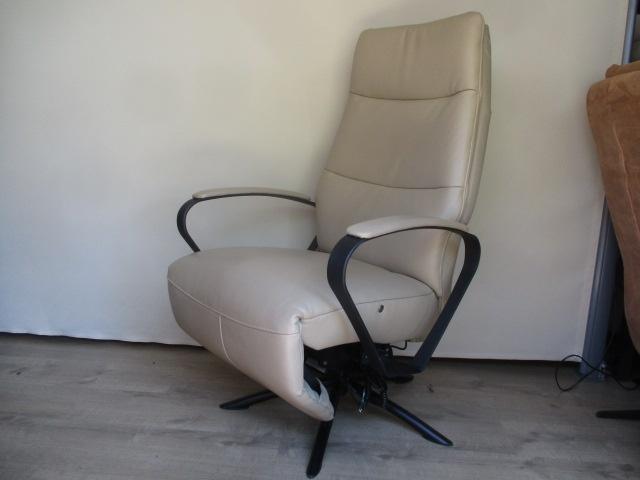 NIEUWSTAAT design sta-op relax fauteuil beige leder XL !!!!, Ophalen, 75 tot 100 cm, Leer, Zo goed als nieuw