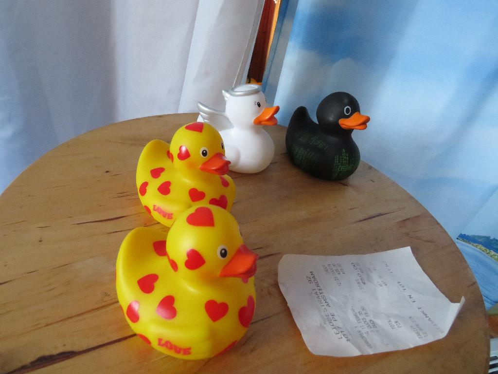 4 nieuwe aparte badeendjes 2x ducks love, ducktrix en angel, Verzamelen, Ophalen of Verzenden, Nieuw