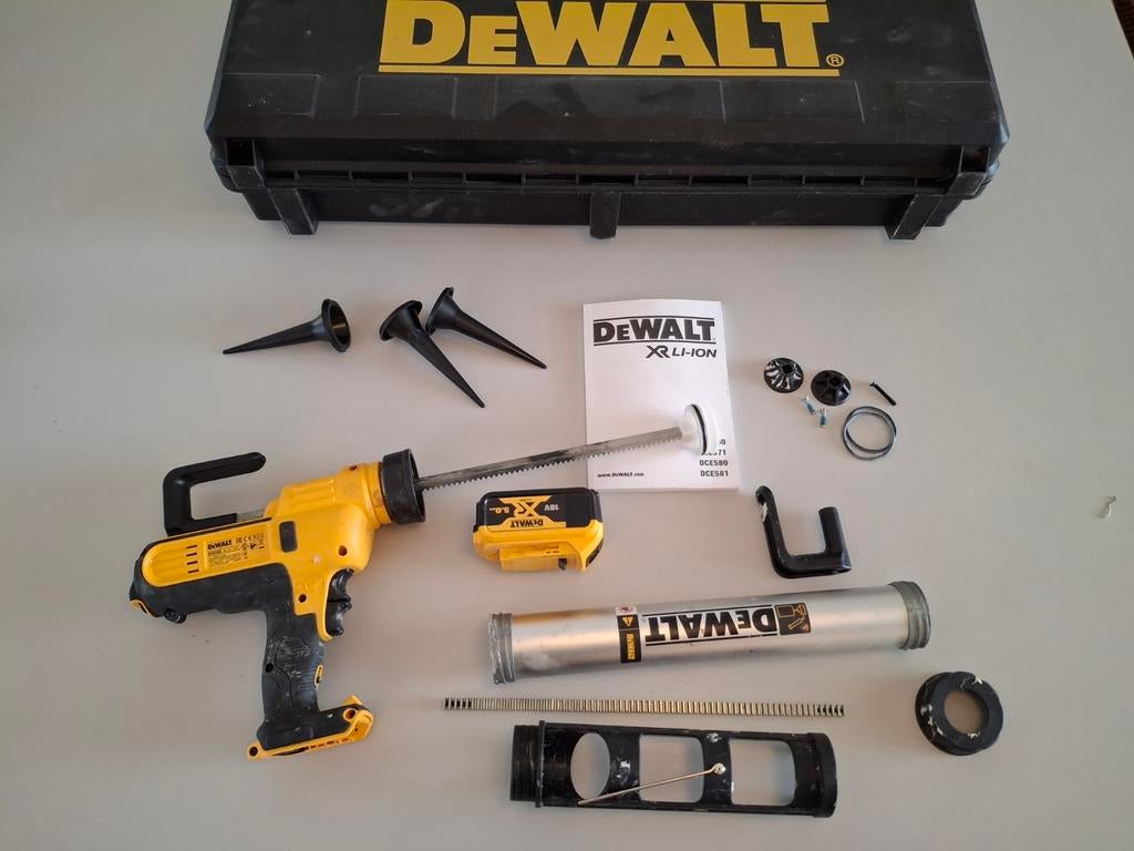 DeWalt DCE580 kitspuit, accu, lader, DCE5601 Houderset, Ophalen, Zo goed als nieuw