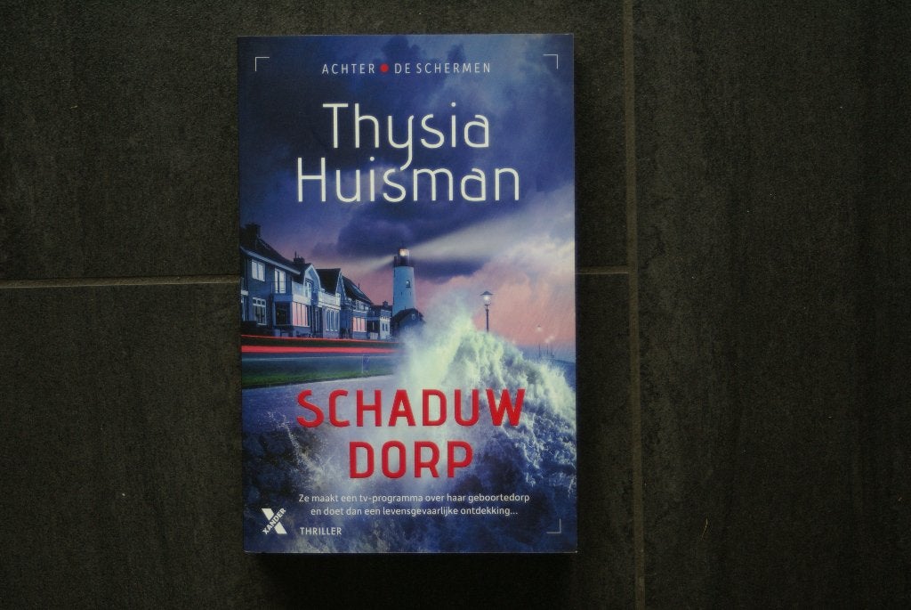 SCHADUWDORP.... Thysia Huisman.. (2025), Ophalen of Verzenden, Zo goed als nieuw
