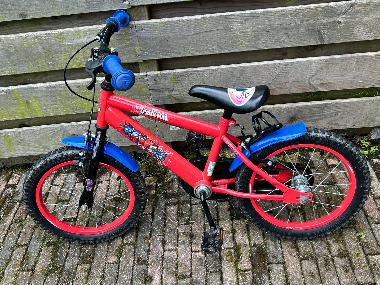 Spiderman fiets 16 inch, Fietsen en Brommers, Zijwieltjes, Velgrem, Ophalen of Verzenden, 16 tot 20 inch