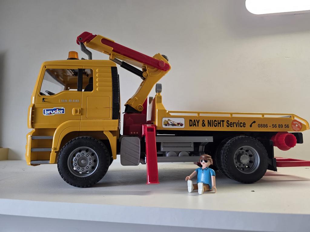 Bruder takelwagen MAN TGA 41.440 met Playmobil figuur, Ophalen of Verzenden, Gebruikt