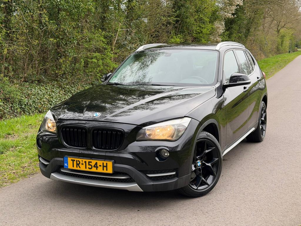 BMW X1 XDrive18d Business+ | Automaat + Clima + Navi |, Auto's, Euro 5, Zwart, Zwart, Leder