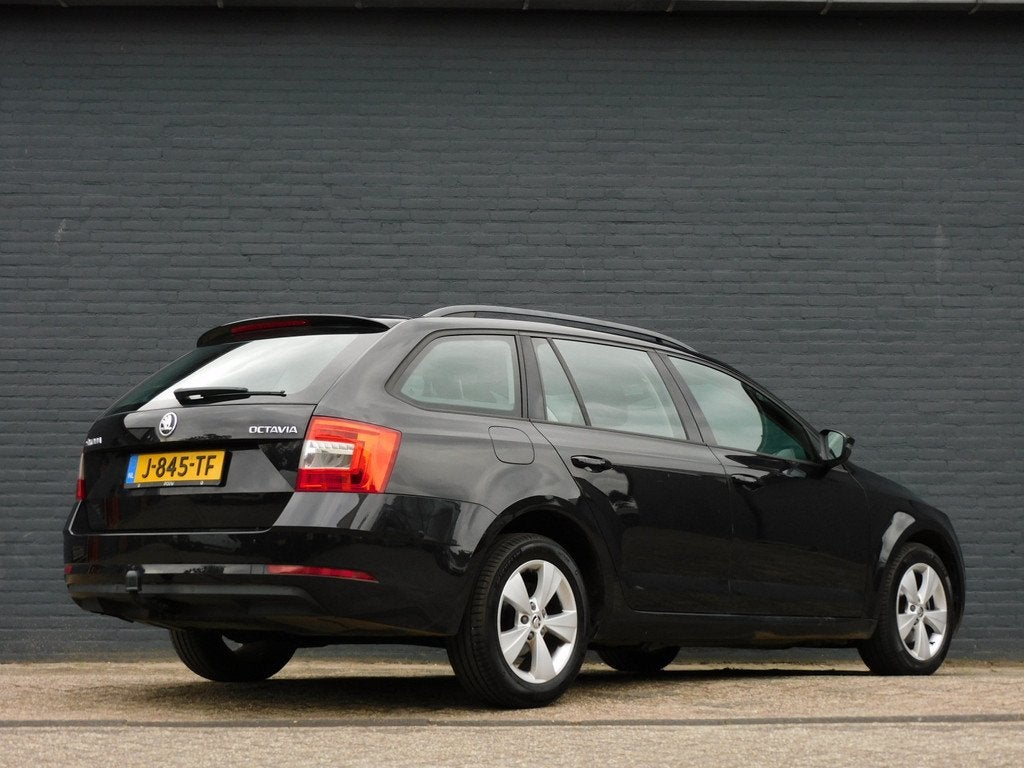 Skoda Octavia Combi 1.0 TSI Greentech Ambition Business DEAL, Auto's, Skoda, Stof, Gebruikt, 116 pk, Zwart