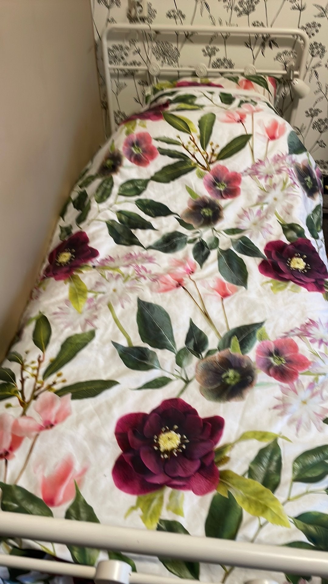 Gratis Stalen eenpersoonsbed met matras, 4-seizoenen dekbed, Ophalen, Gebruikt, 90 cm, Eenpersoons