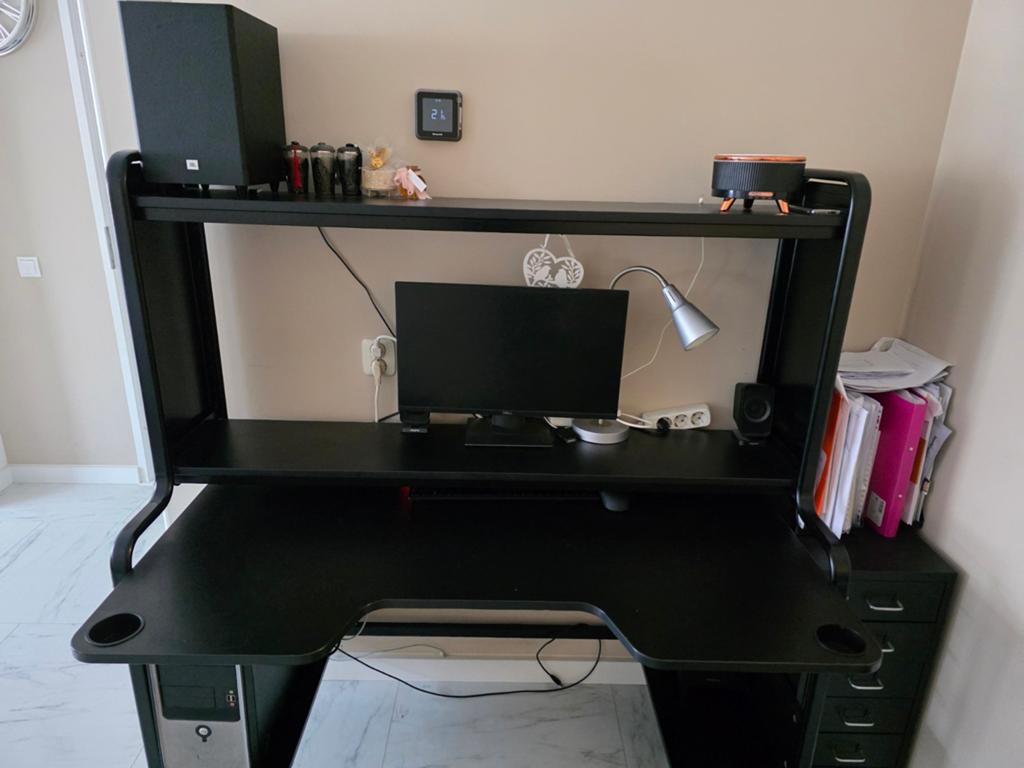 Zwarte Ikea bureau in top staat, Ophalen, Zwart, Hout, Zo goed als nieuw