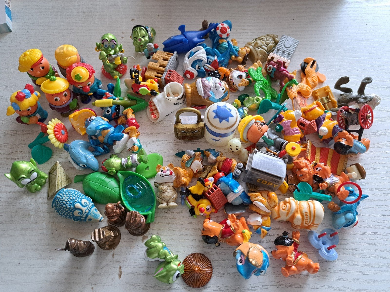 Allerlei Ferrero poppetjes uit een Surprise ei., Ophalen of Verzenden