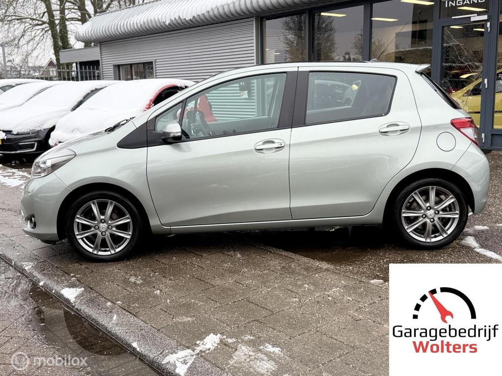 Toyota Yaris 1.3 VVT-i Dynamic NIEUWSTAAT NAVI CAMERA PANO, Voorwielaandrijving, Stof, Zwart, 4 cilinders