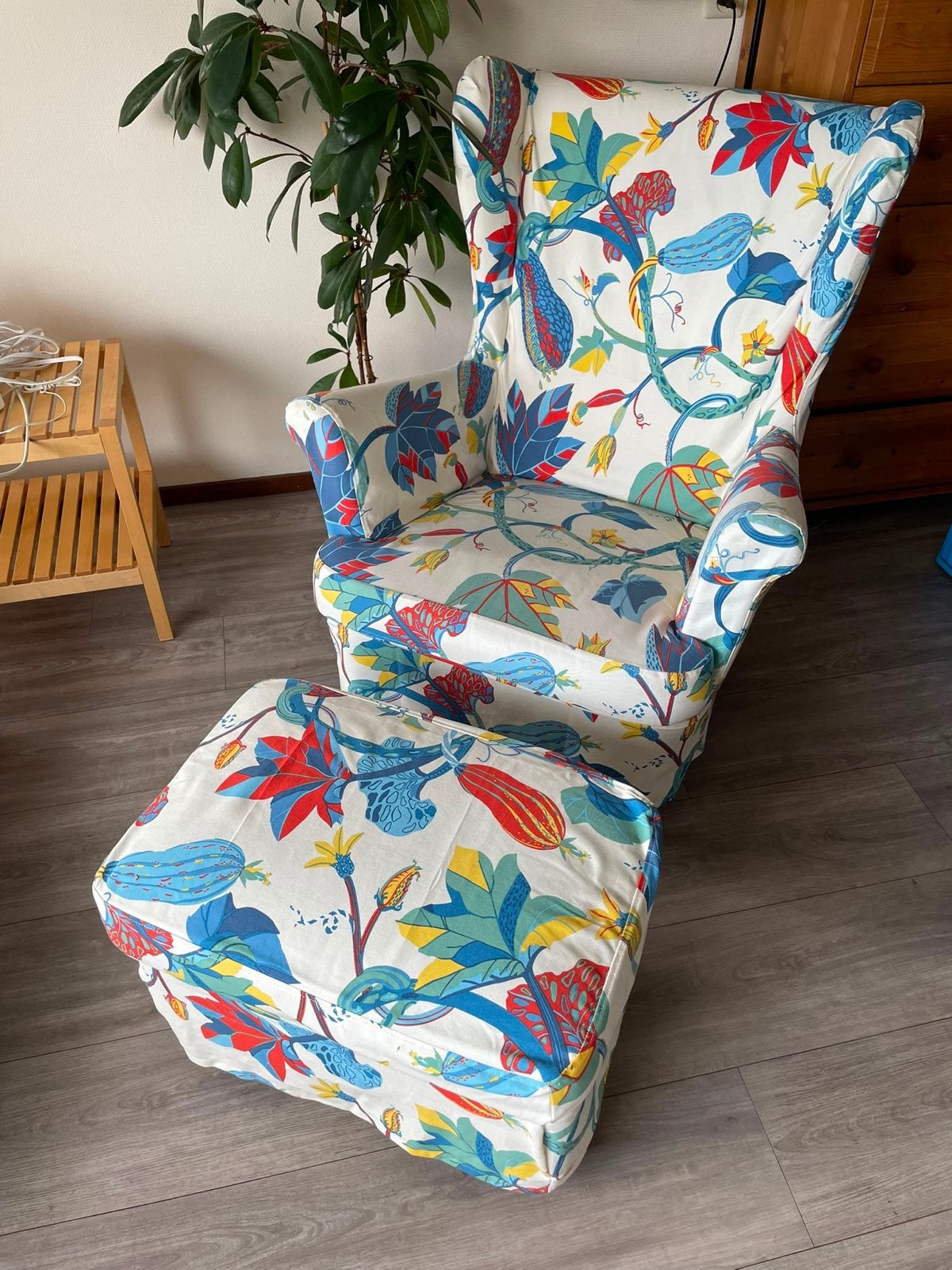 IKEA Strandmon oorfauteuil met voetenbank - Stigsbo, Ophalen, Gebruikt, Stof, 75 tot 100 cm
