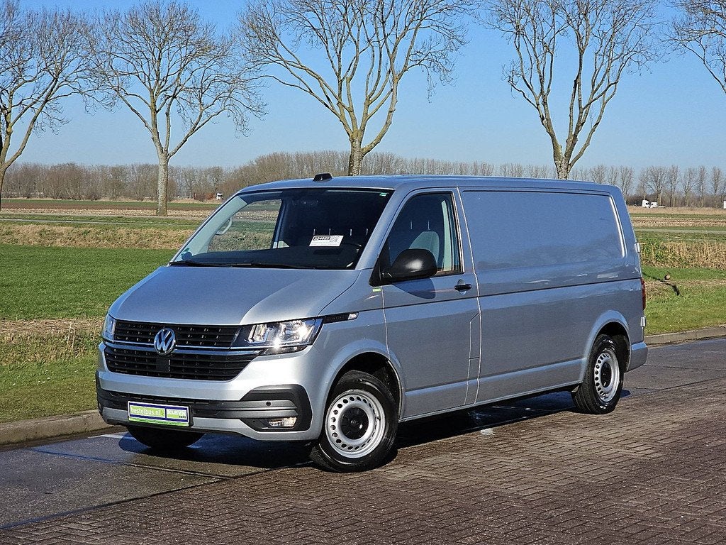 VOLKSWAGEN TRANSPORTER 2.0 TDI l2h1 navi trekhaak!, Auto's, Bestelauto's, Gebruikt, Euro 6, 150 pk, Volkswagen