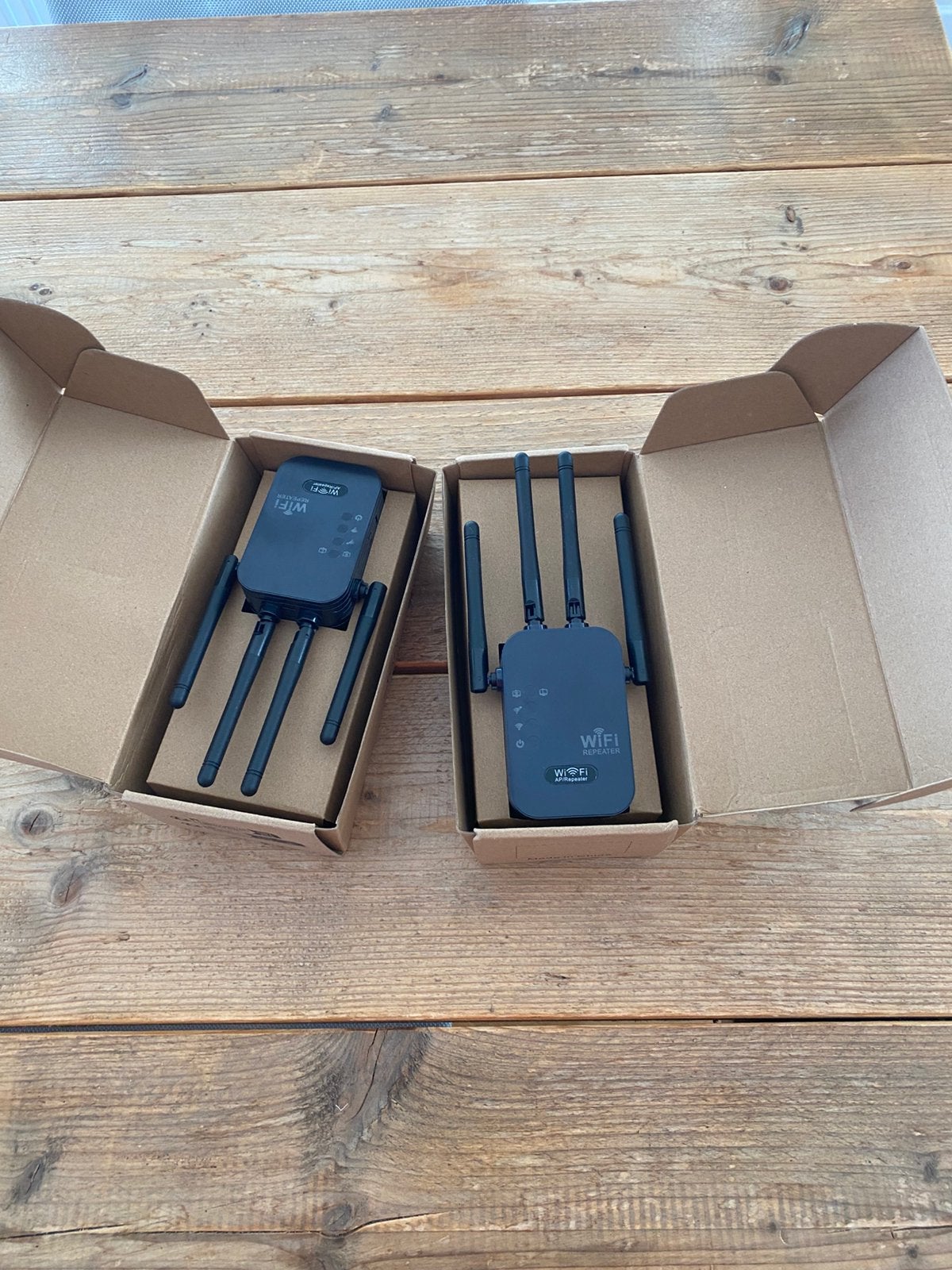 Twee WiFi repeaters (NIEUW), Ophalen of Verzenden, Zo goed als nieuw