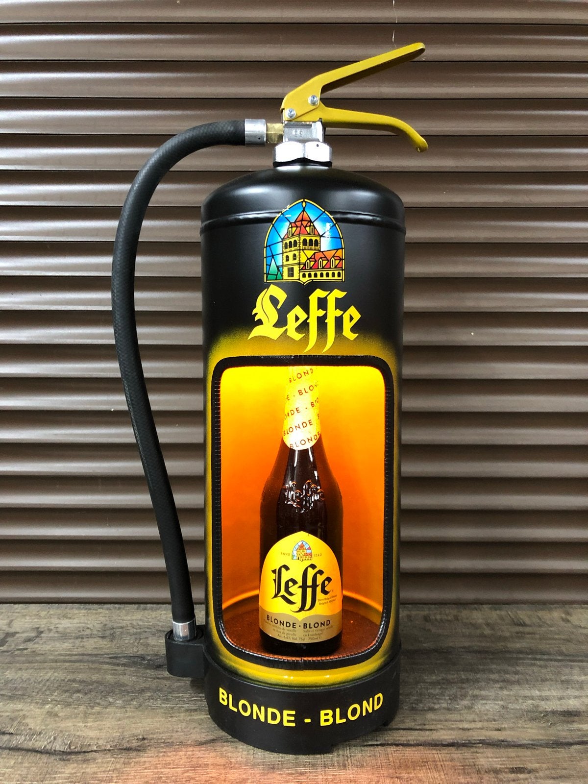 Leffe Brandblusser Display met Fles - Uniek Decorstuk, Ophalen, Zo goed als nieuw