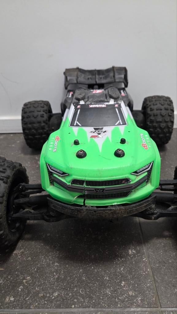 Arrma Kraton 4S V2 BLX met upgrades, zender en onderdelen, Hobby en Vrije tijd, Gebruikt, Auto offroad, Schaal 1:10, RTR (Ready to Run)