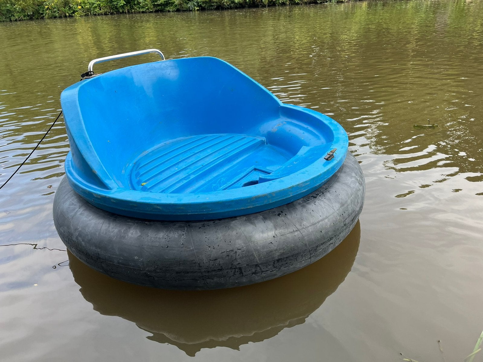 Botsboot atteactie boot met motor, Watersport en Boten, Ophalen, Zo goed als nieuw, Motor en Techniek, Motorboot