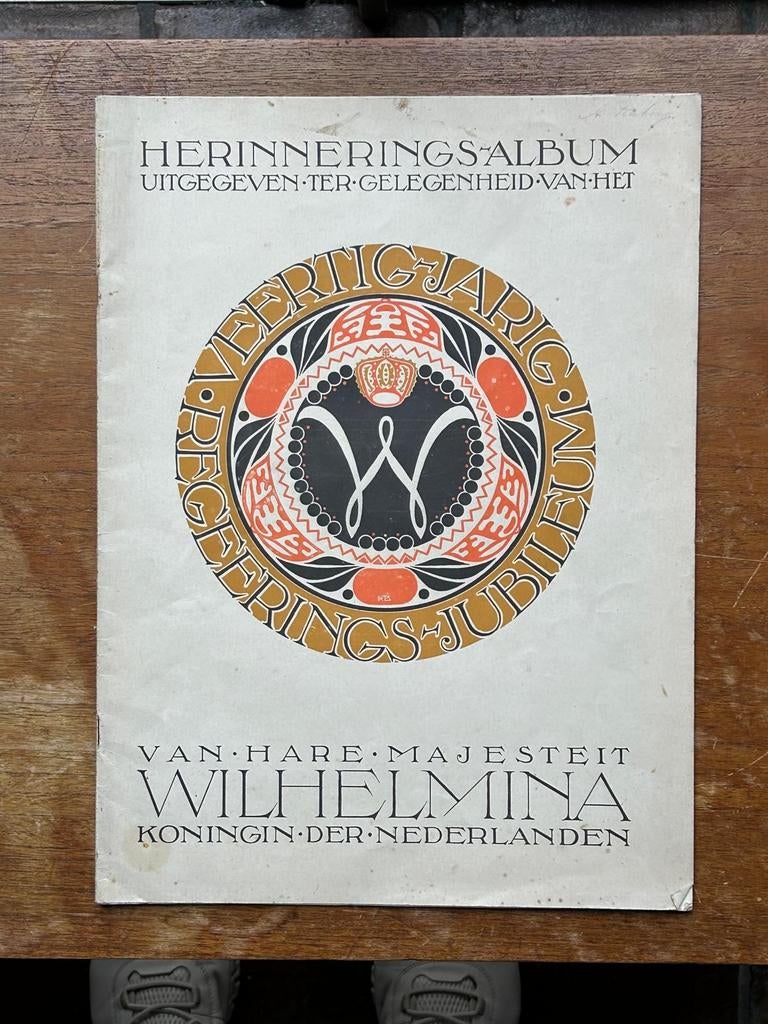 Herinneringsalbum 25-jarig Regeringsjubileum Wilhelmina, Boeken, Geschiedenis | Vaderland, Gelezen, 20e eeuw of later, Ophalen of Verzenden