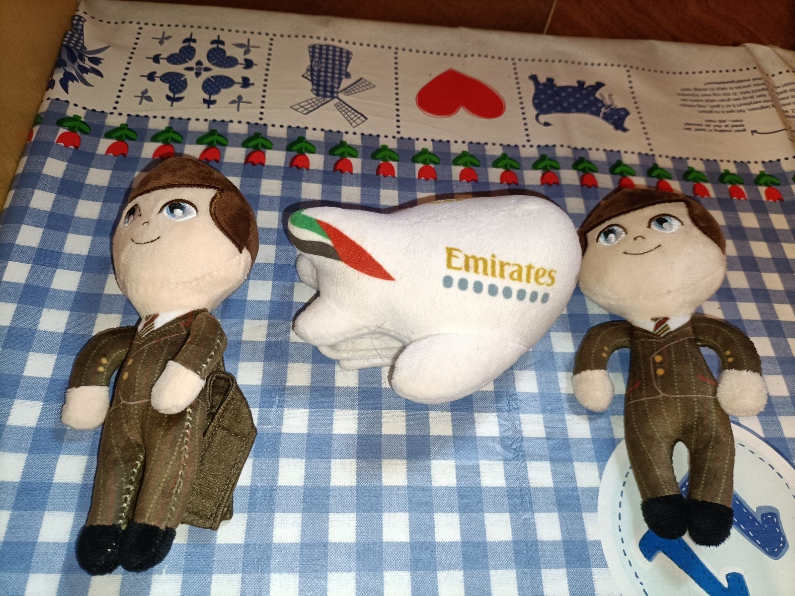 Emirates vliegtuig en 2 stewards met polsbandje, Kinderen en Baby's, Ophalen of Verzenden, Zo goed als nieuw