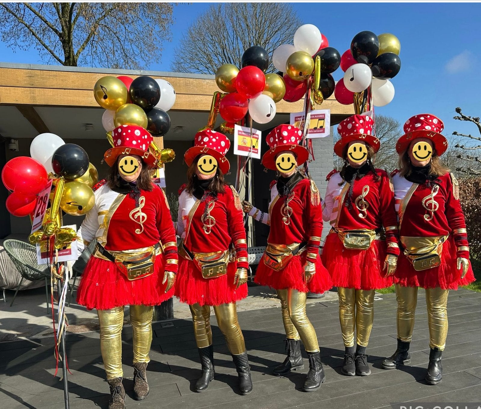 Carnavalskleding Dames - Rood/Goud Muziekthema, Kleding | Dames, Carnaval, Zo goed als nieuw, Kleding, Ophalen