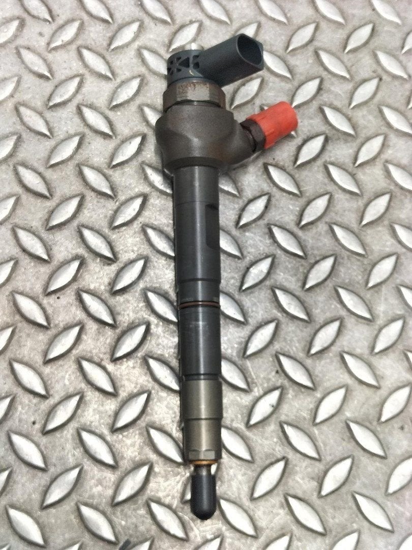 VOLKSWAGEN GOLF BRANDSTOF INJECTOR / VERSTUIVER 04L130277AJ, Ophalen of Verzenden, Gebruikt, Stiba lid
