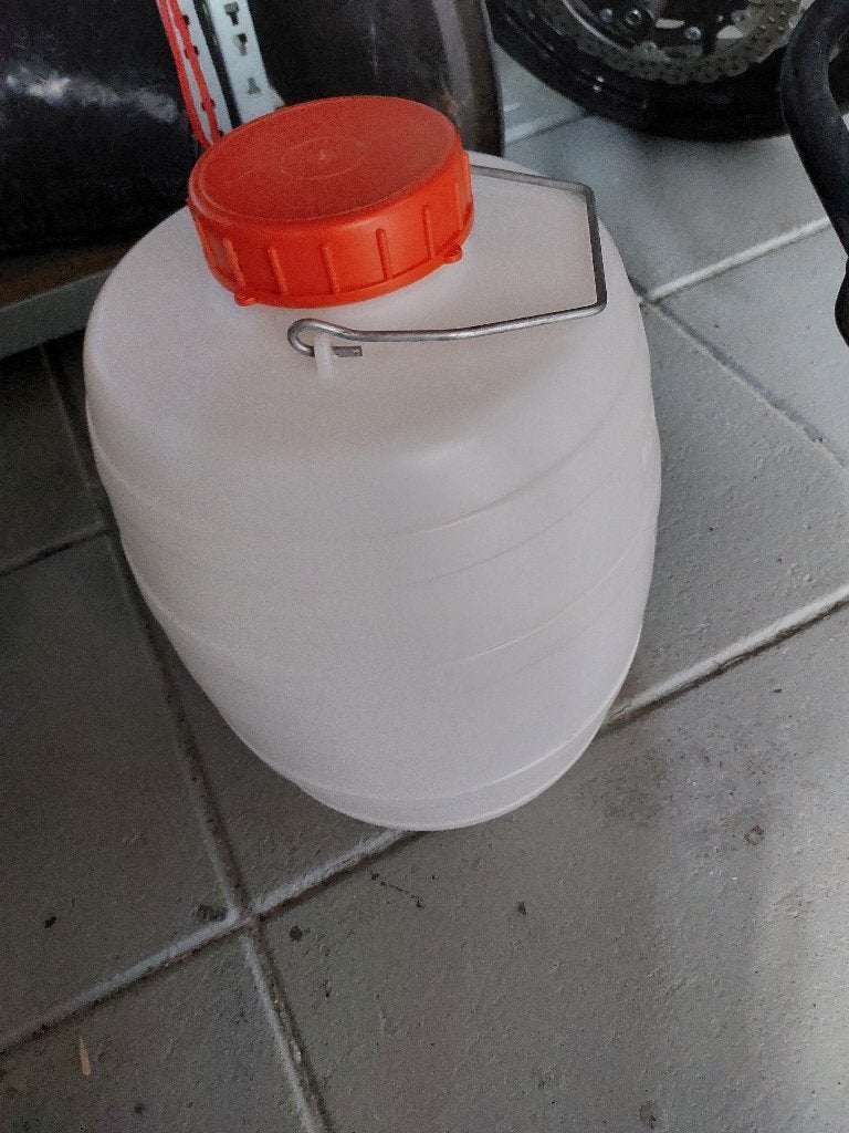 1 wit vaatje voor water  op camping, Caravans en Kamperen, Ophalen of Verzenden, Nieuw