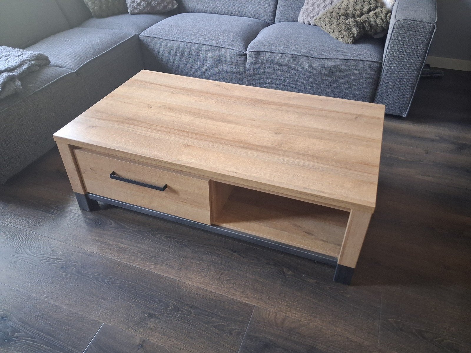 Foto 2 van Salontafel met lades en opbergvakken