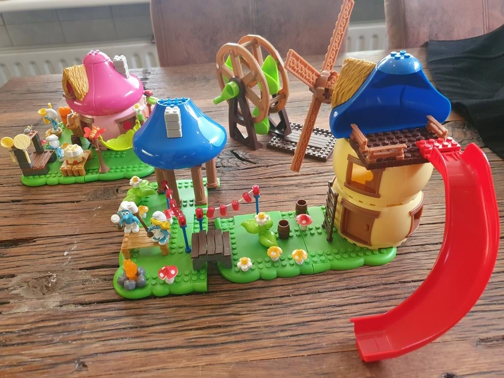 Smurfen megablokdspeelset met huisjes, glijbaan en windmolen, Ophalen of Verzenden, Gebruikt, Overige merken