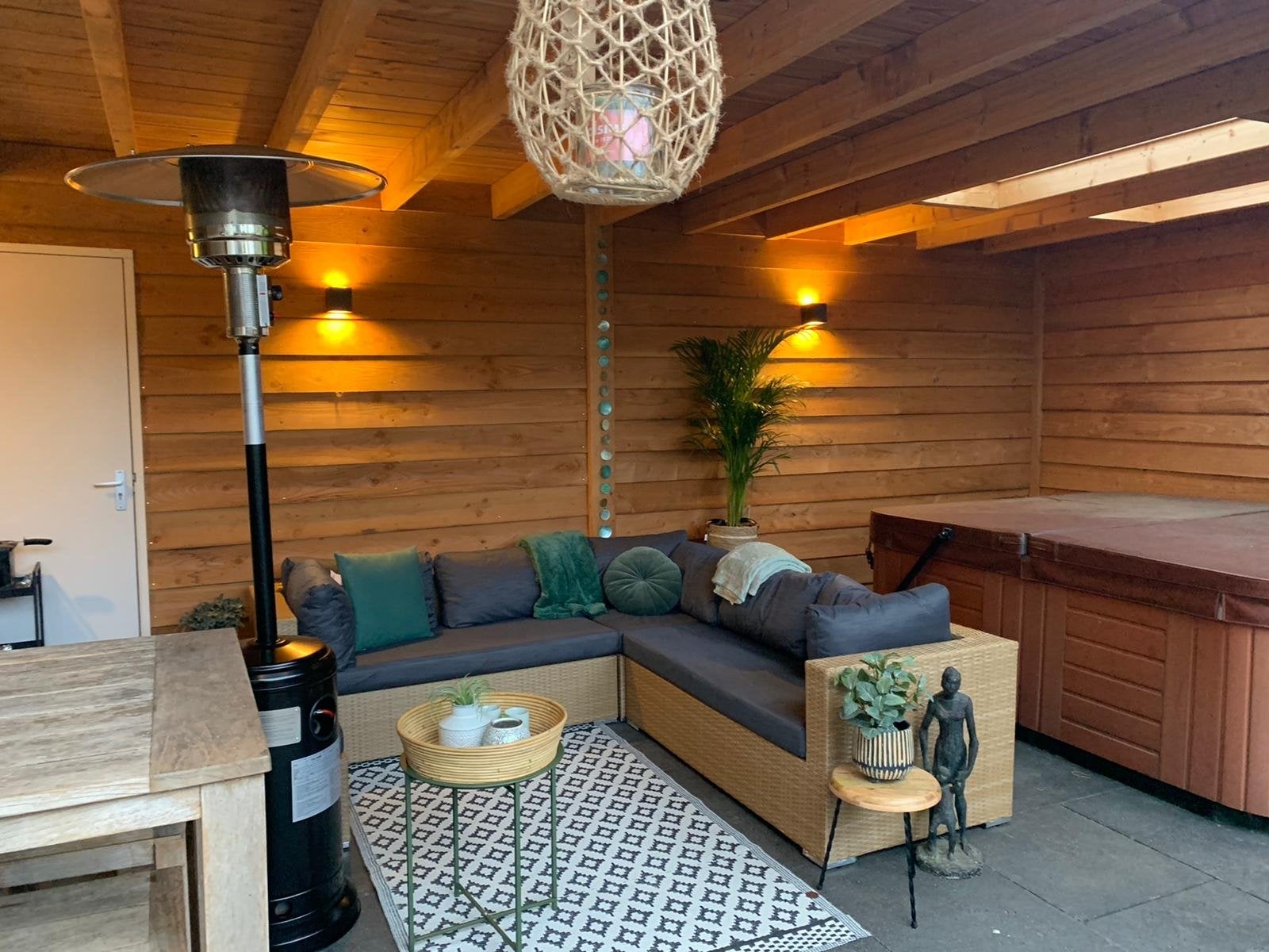 Lounge set met 2 sets hoezen, 2 bijzettafels en buitenkleed, Tuin en Terras, Tuinsets en Loungesets, Ophalen, 4 zitplaatsen, Gebruikt