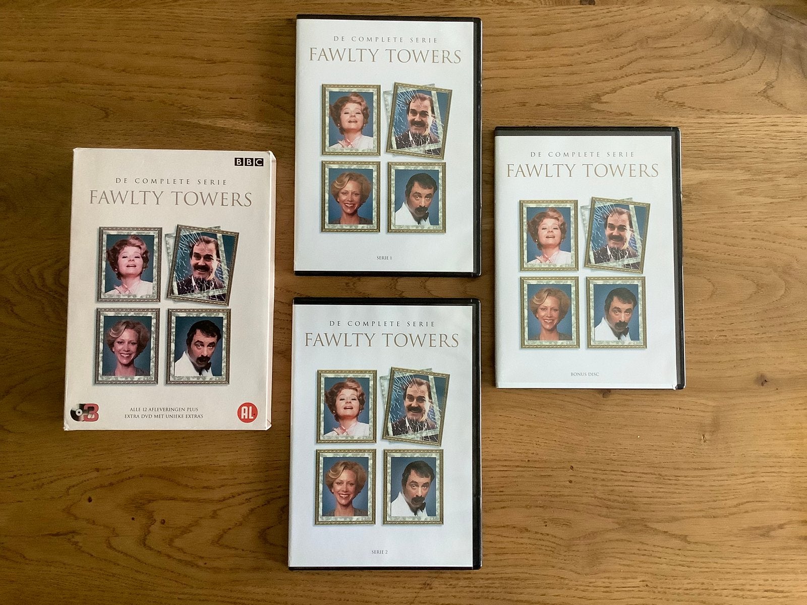 FAWLTY TOWERS, DE COMPLETE SERIE, alle 12 afleveringen., Ophalen of Verzenden, Zo goed als nieuw