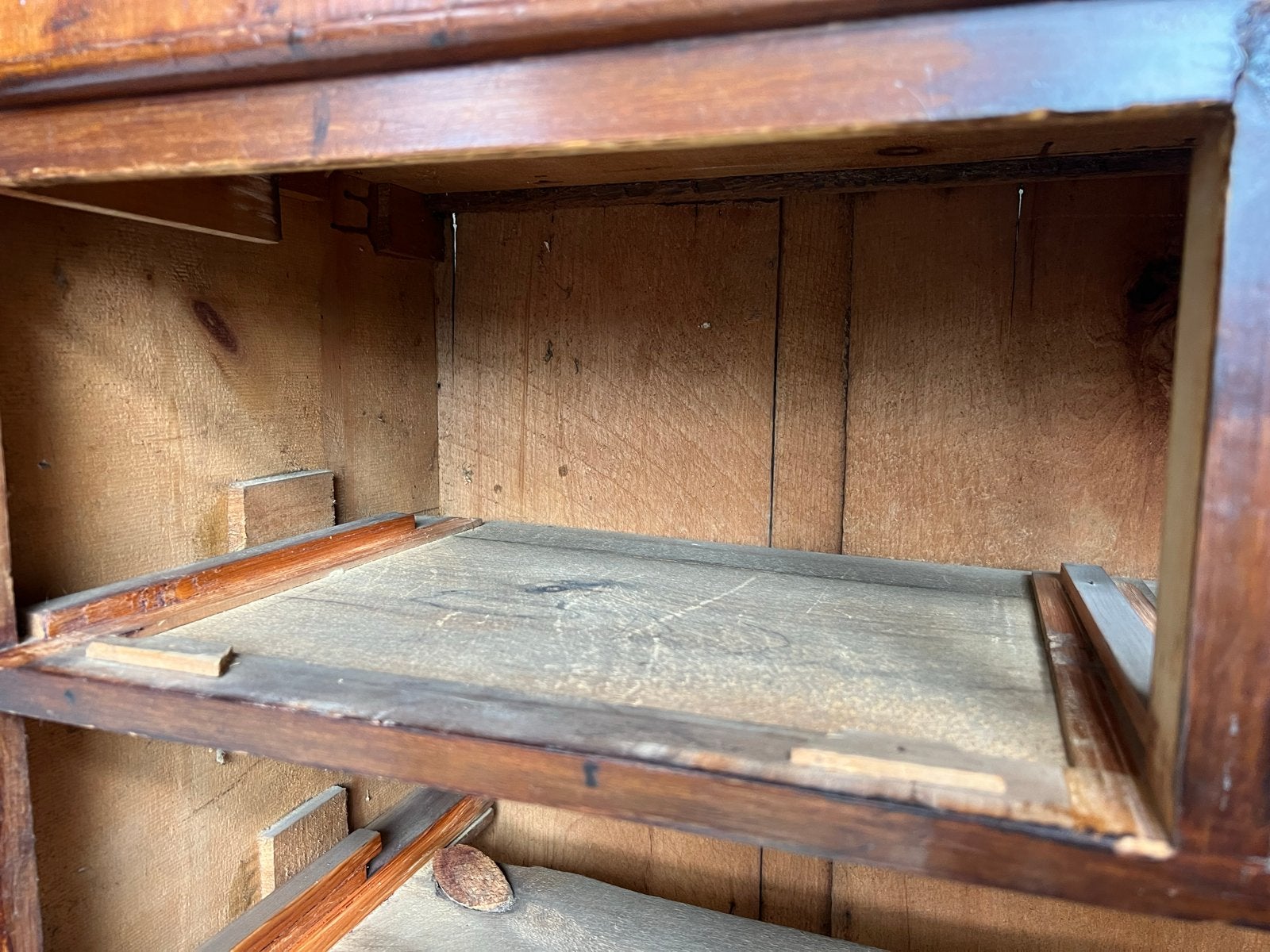 Antieke houten ladekast met 5 laden, Ophalen