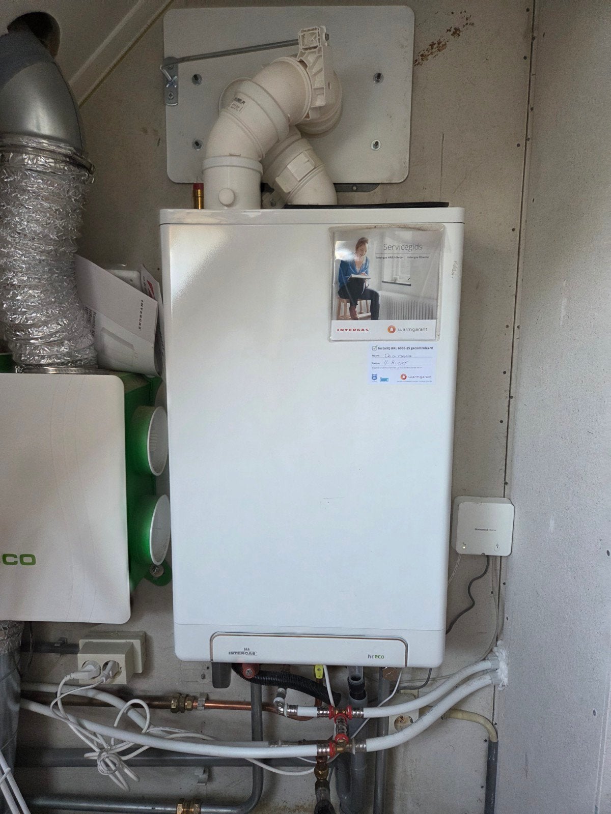 Bijna nieuwe (okt2024) CW5 Intergas HReco Kombi Kompact, Ophalen, Geiser, Minder dan 20 liter, Minder dan 3 jaar oud