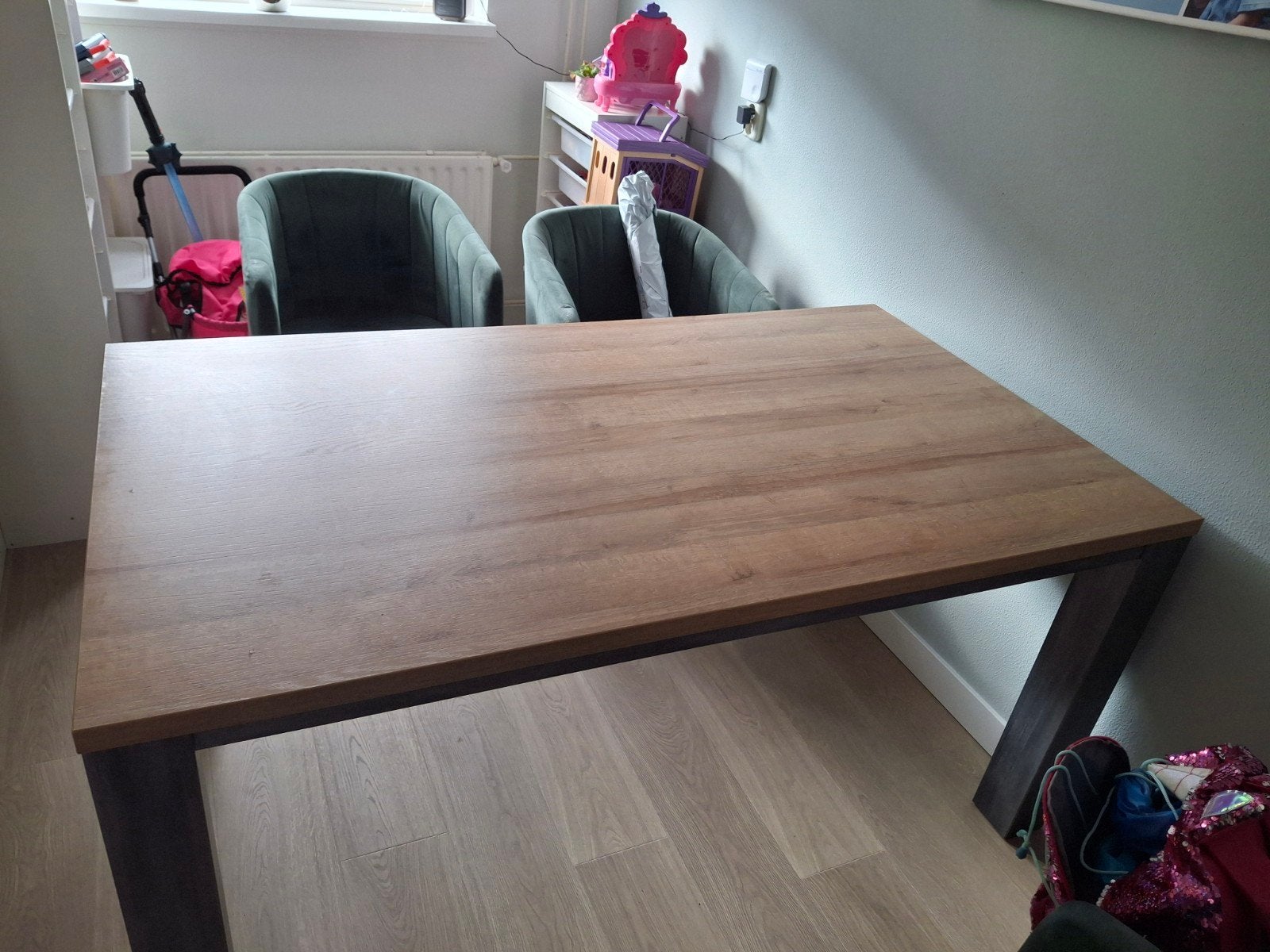 Eettafel met houten blad en donkere poten, Huis en Inrichting, Tafels | Eettafels, Gebruikt, 50 tot 100 cm, Modern industrieel