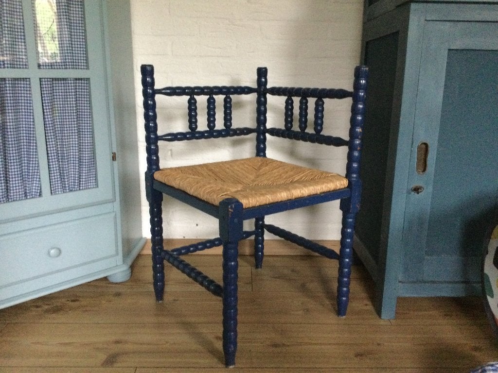 Houten hoekstoeltje blauw met biezen zitting, Antiek en Kunst, Ophalen