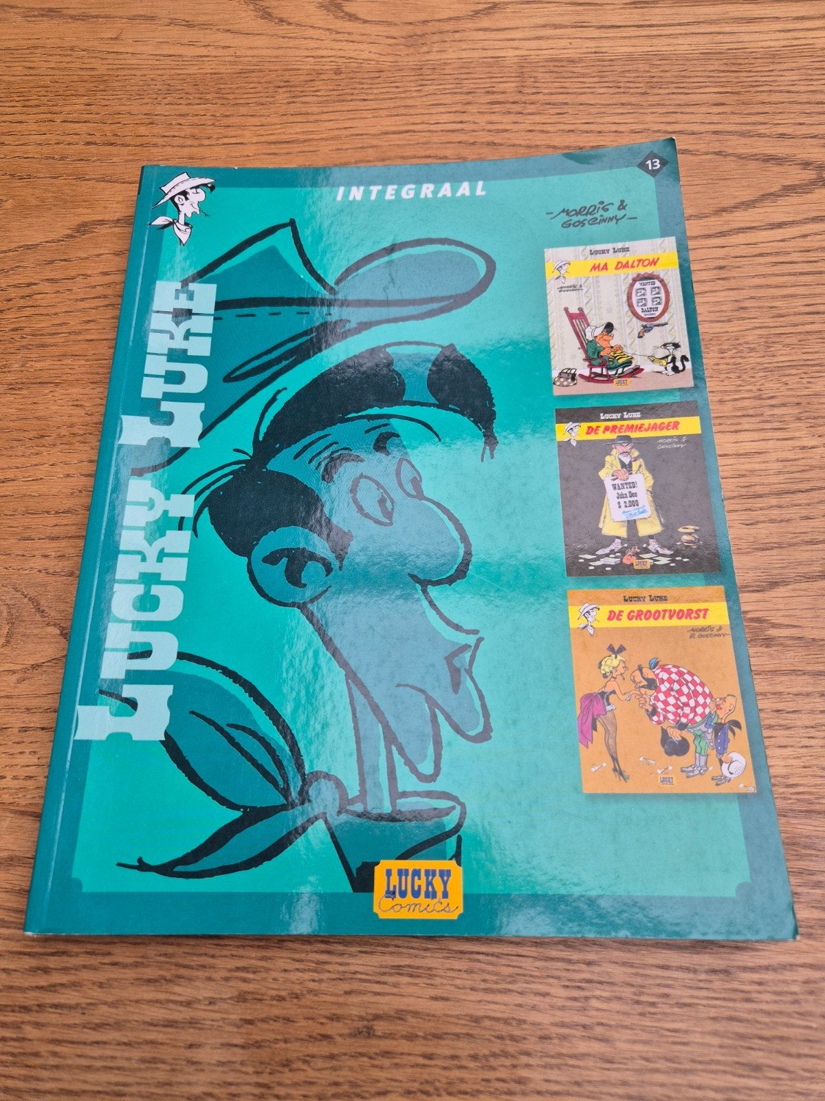 Lucky Luke Integraal 13 - Morris & Goscinny, Boeken, Stripboeken, Eén stripboek, Ophalen of Verzenden, Gelezen, Morris & Goscinny