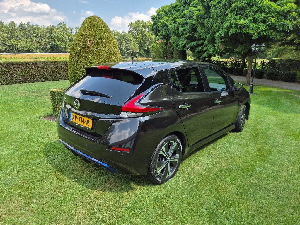 Nissan Leaf Electric 40kWh 2018 Zwart nav airco dealeronderh, Zwart, Origineel Nederlands, 1480 kg, 63 €/maand