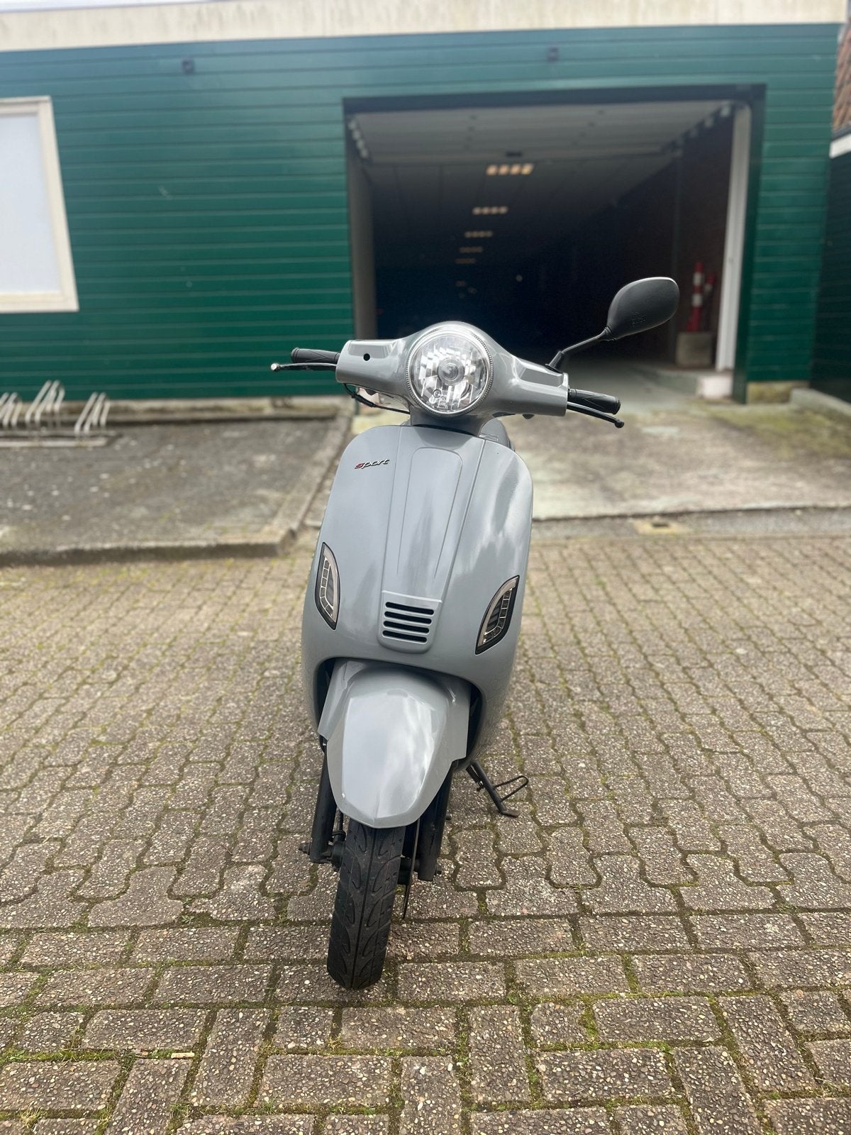 Stijlvolle grijze scooter -, Gebruikt, Benzine, Ophalen, Overige merken